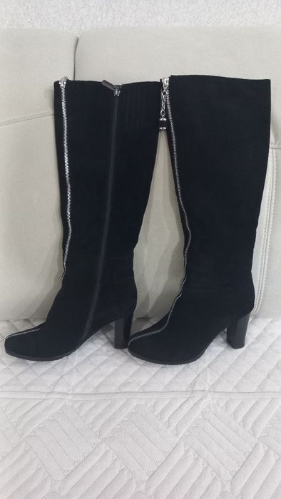 Продам замшевые зимние сапоги еврозима,почти новые  одевала один раз