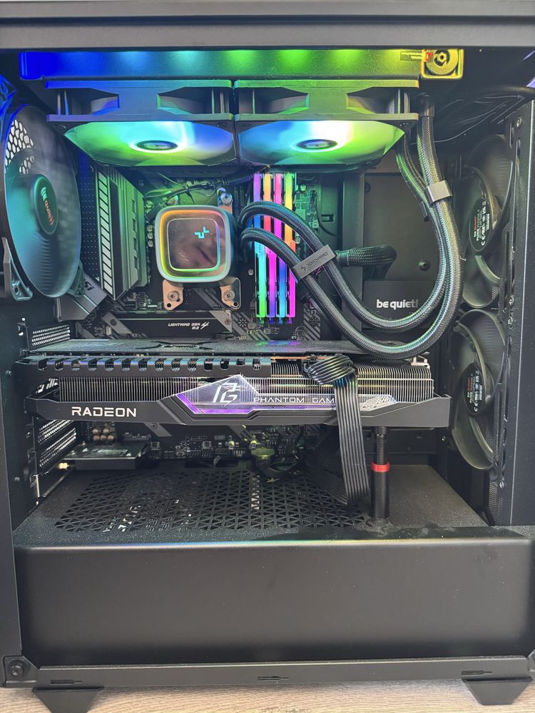 Компютър Ryzen r7 5800X3D RX 7800XT 32 GB RAM