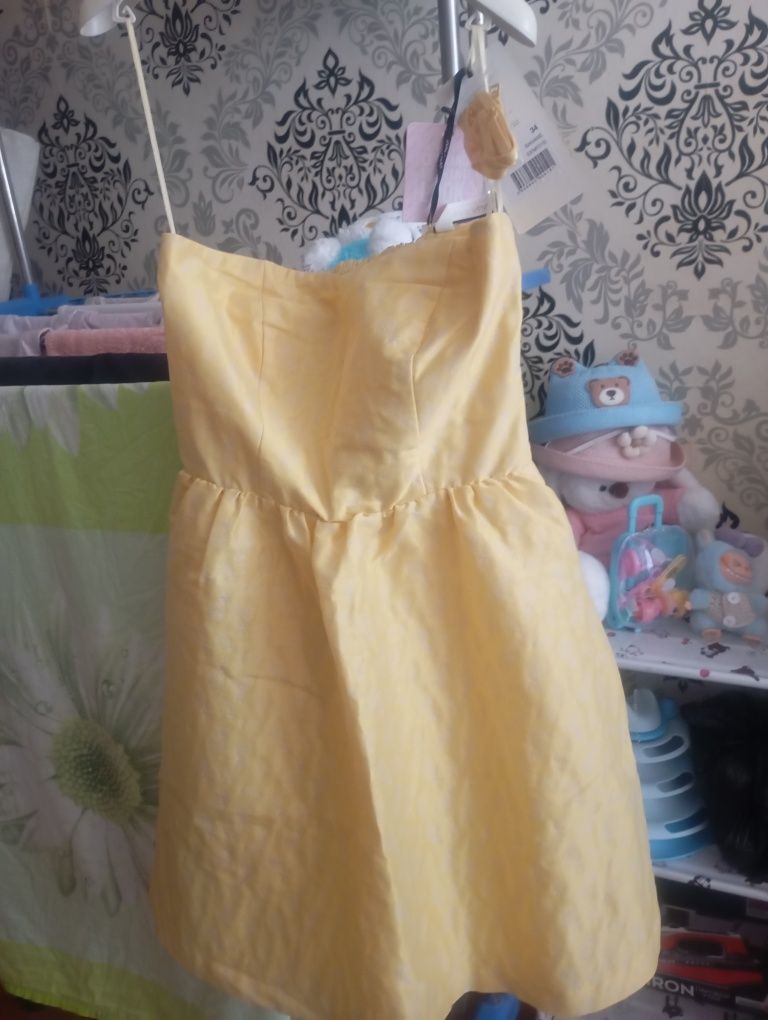 Продам женские платья