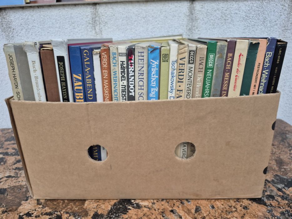 Vând 100 Discuri Vinil muzica clasca mixta pentru pick Artiști celebri