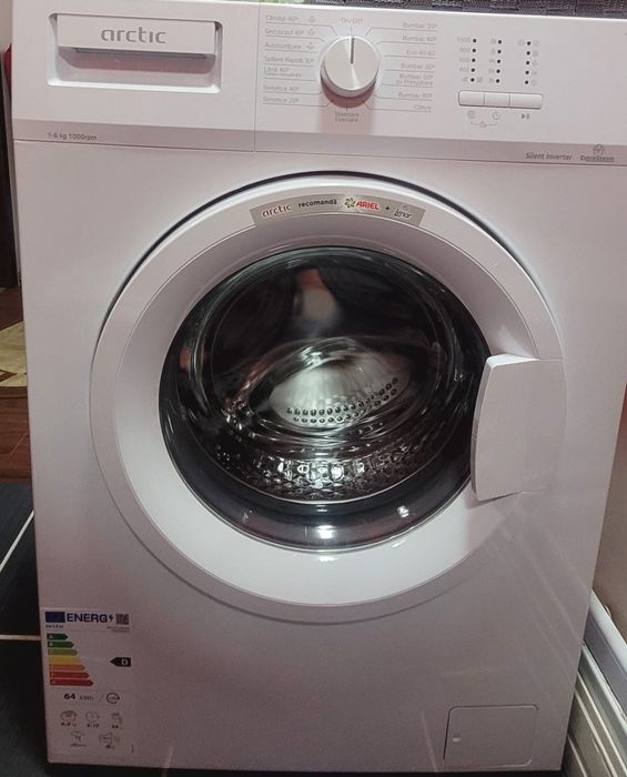 Vând mașină de spălat haine