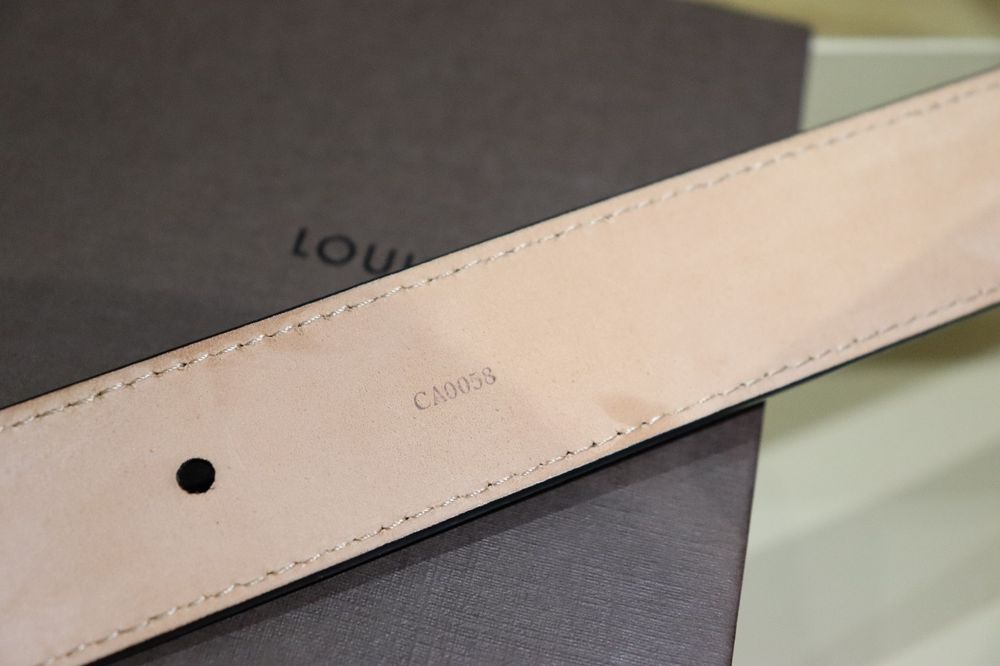 Louis Vuitton LV Initiales  Noua masura 95x38