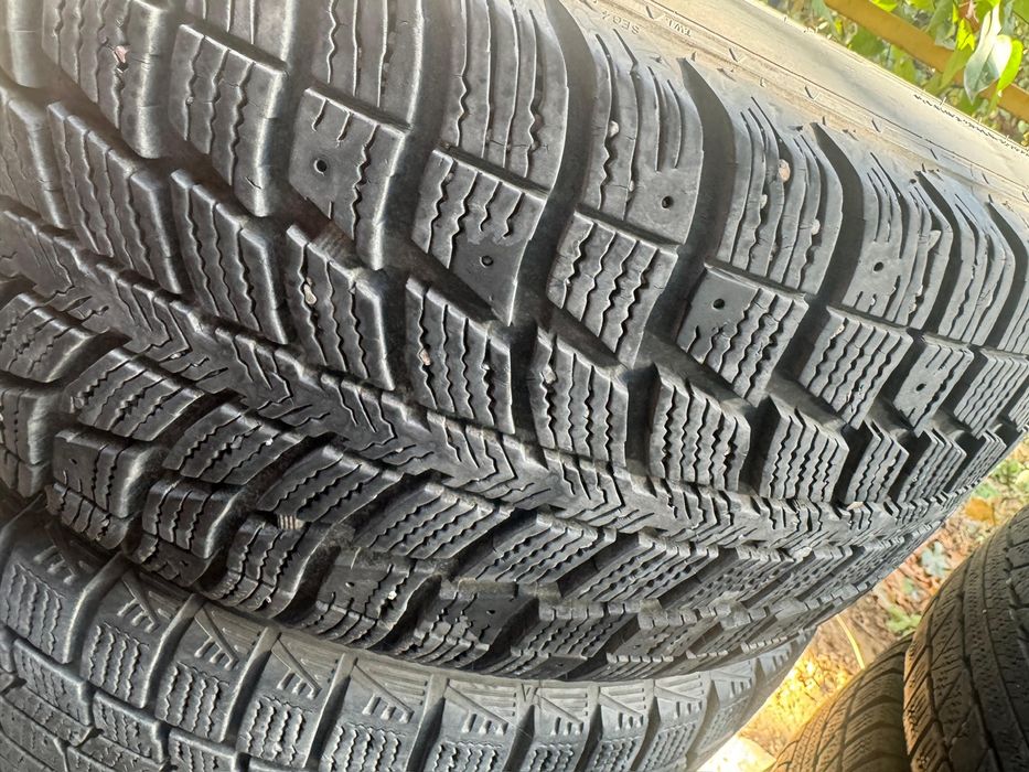 Шины Dunlop 225/55/16 , 4шт