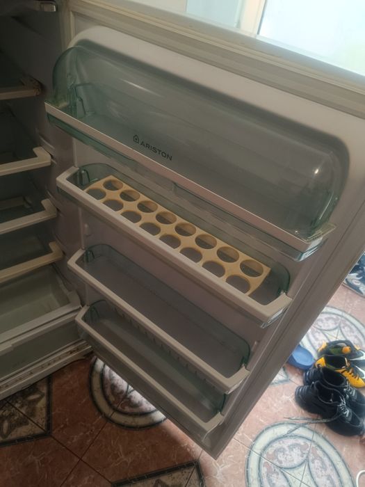 Хладилник Ariston Перфектно работещ!!!