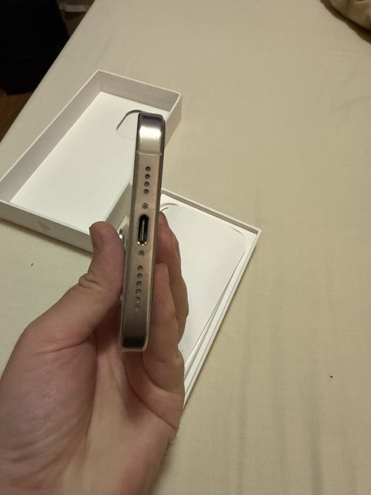 Iphone 15 pro max White Titanium.