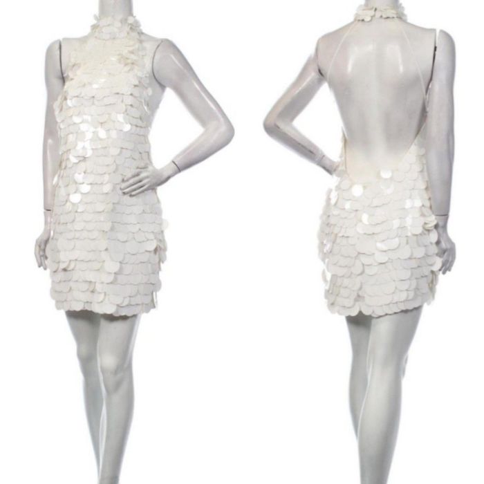 Бяла рокля с пайети с гол гръб на Asos