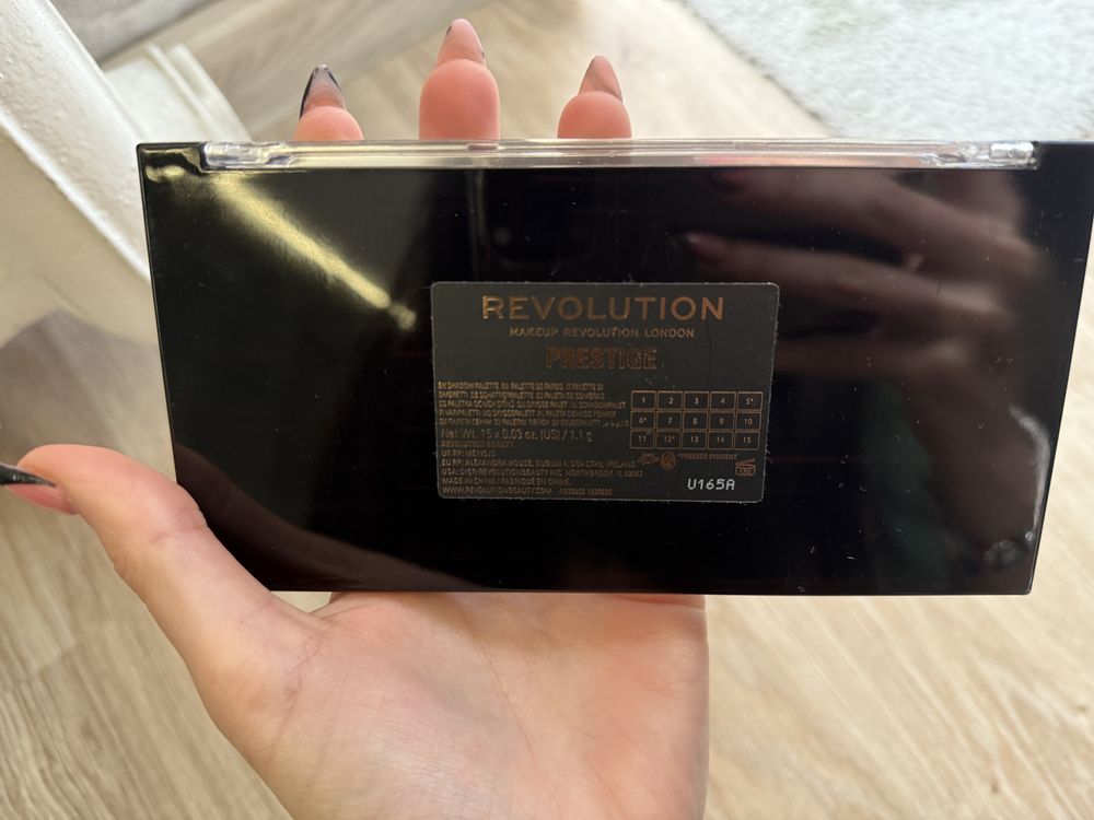 Гримове MAC, Revolution