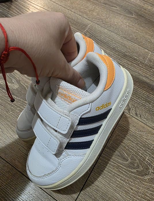 Vand adidasi Adidas unisex mărimea 26 in stare buna