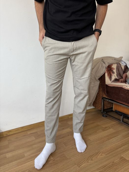 Pantaloni de bărbați crem – casual/smart-casual
