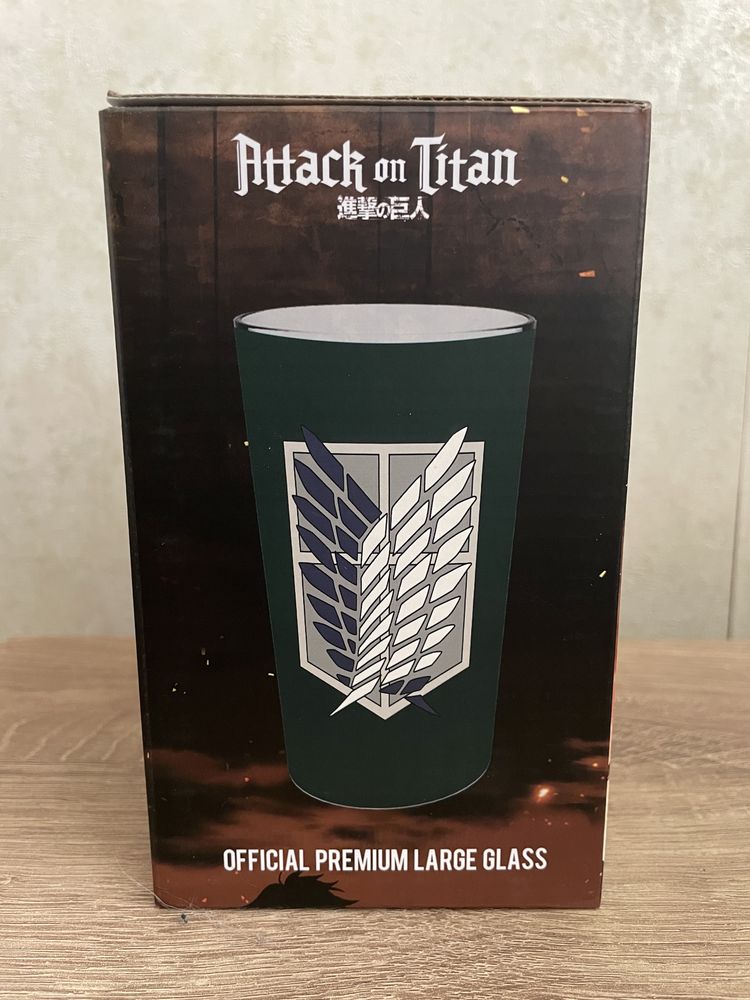 Фигурки на Ymir , значки и чаша от анимето Attack on titan