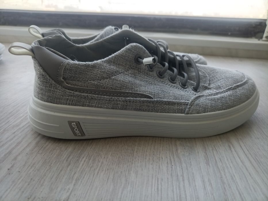 Krosovka sport oyoq kiyimlari