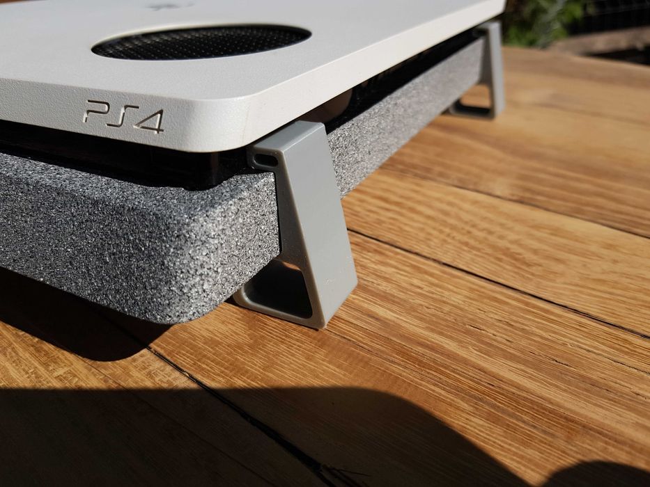 PS4 Slim 500 GB HDD plus 2 TB extern si controller