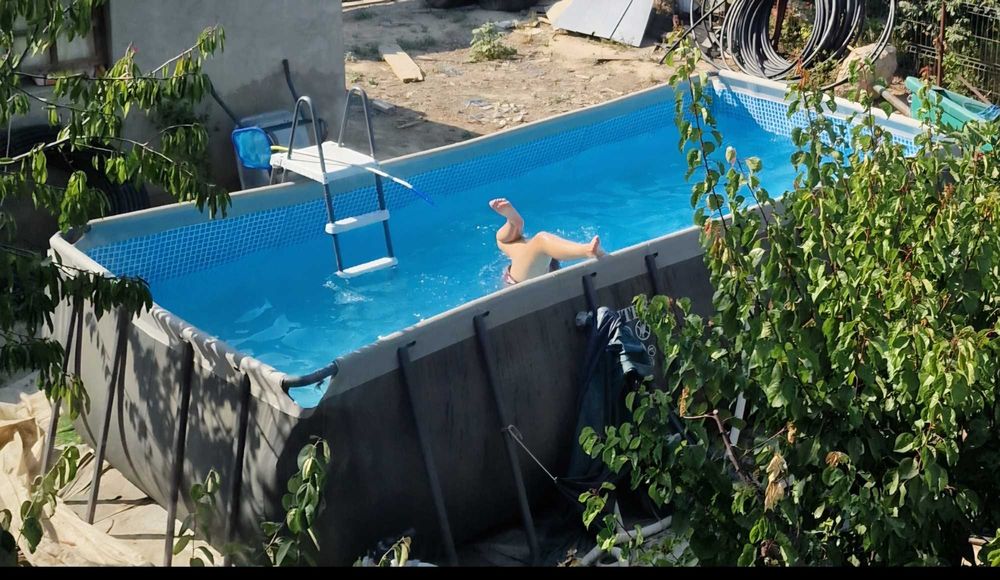 Piscina si pompa