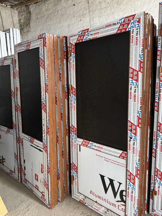 Alyumindan eshik derazalar mavjud