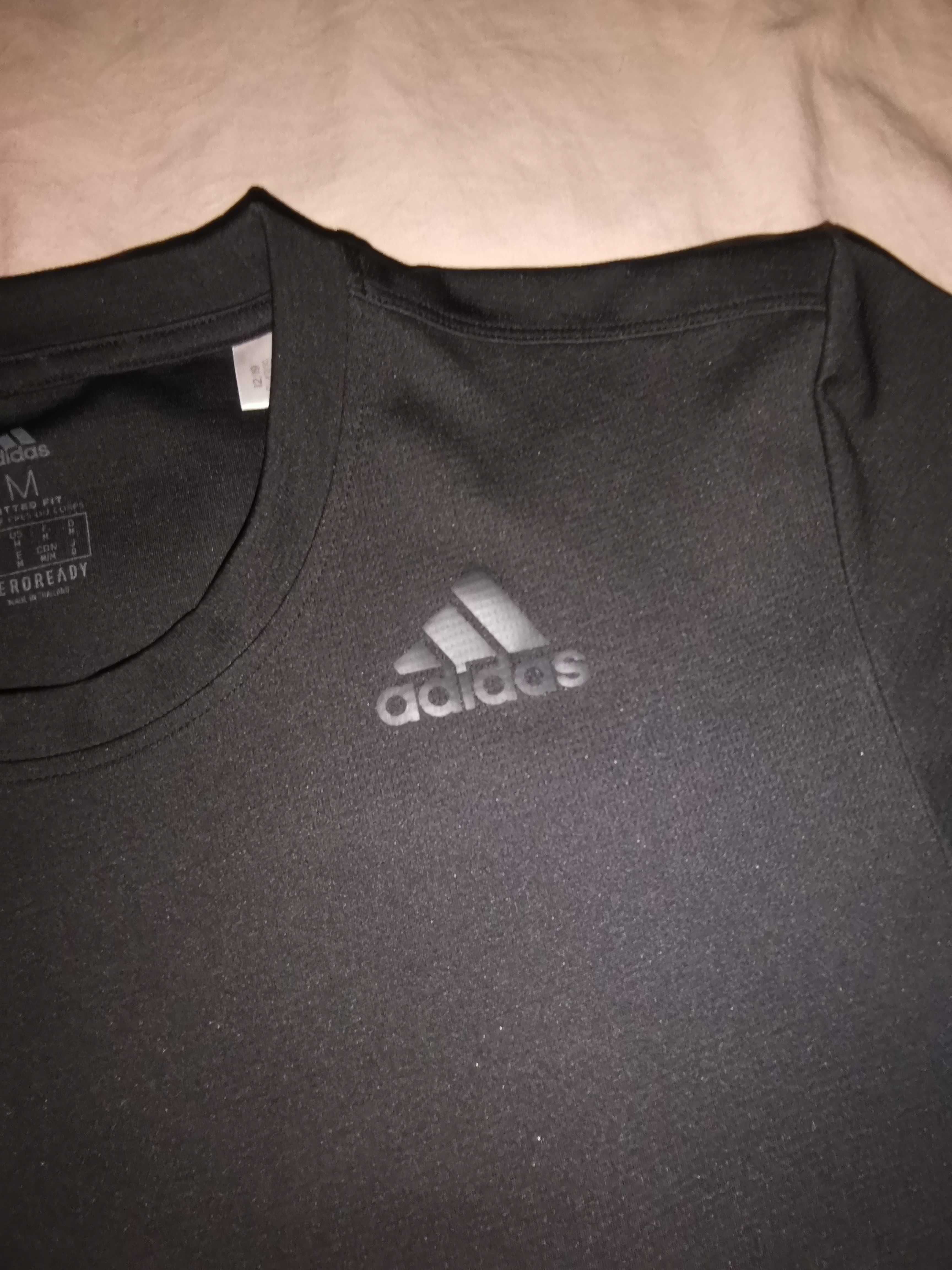 Продавам мъжка тениска Adidas размер М