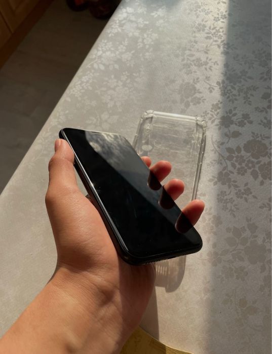 Продам Iphone XR в отличном состояний