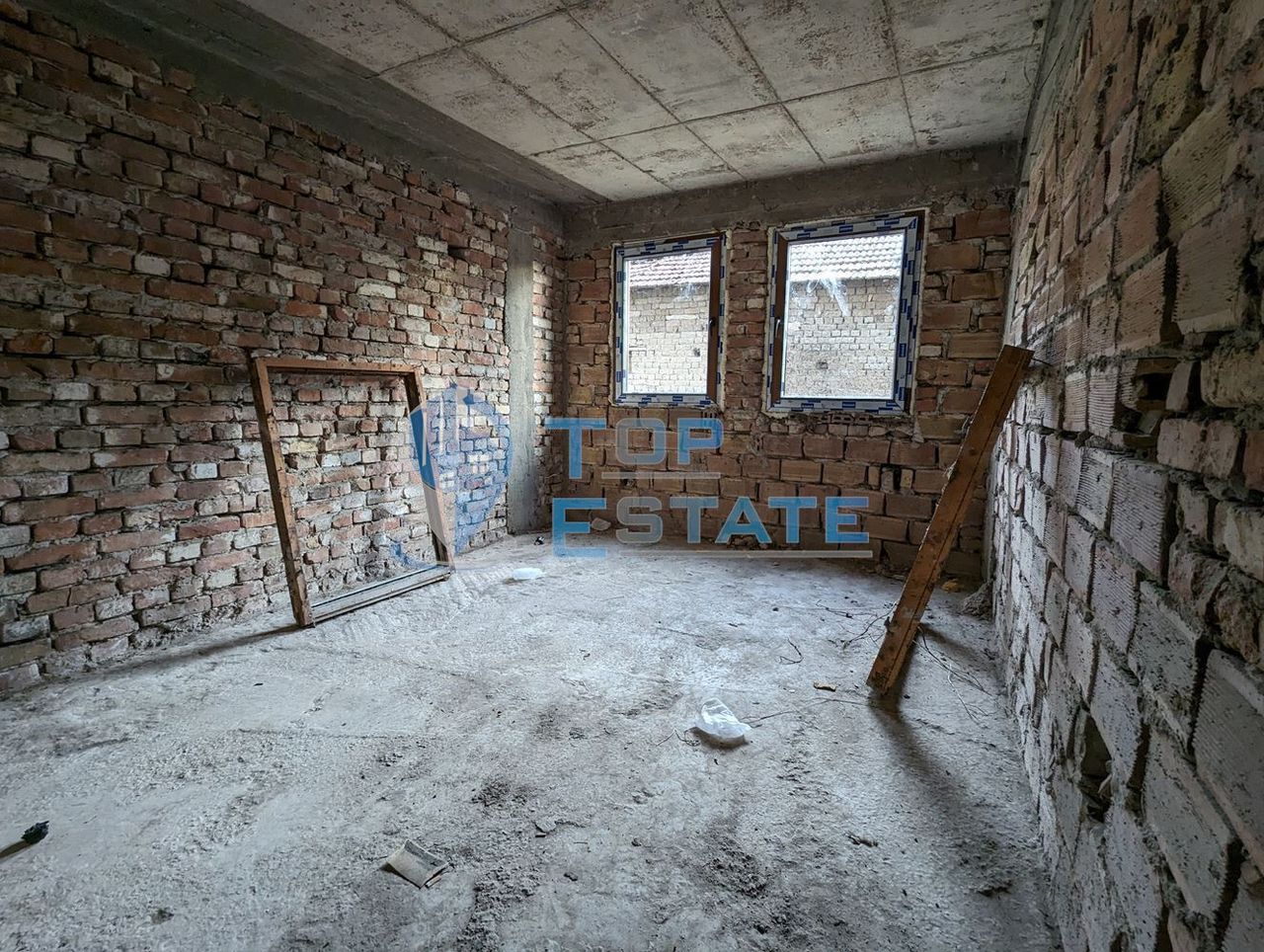 Продава се Къща в с. Камен, Област Велико Търново - 200 кв.м за 375 €/кв.м - Снимка #2