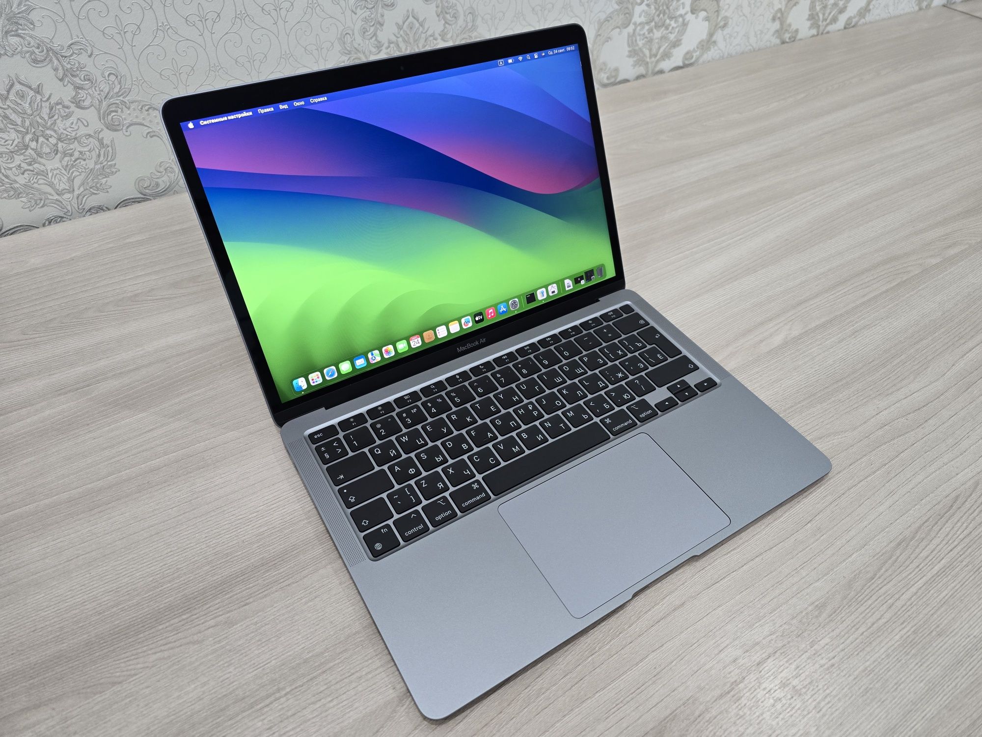 Apple MacBook, M1, Ram 8Gb, SSD 256Gb, Display Retina 2K