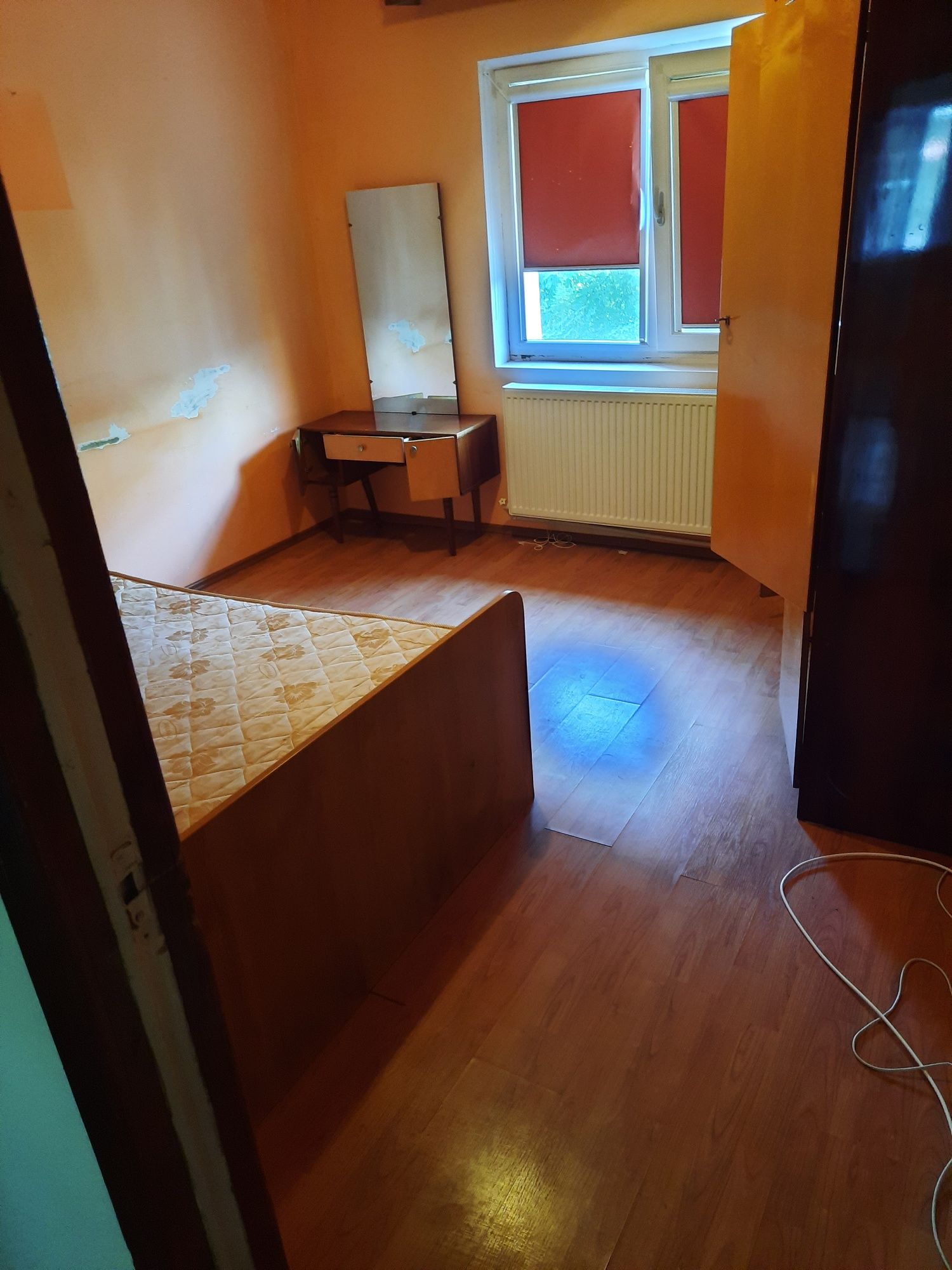 De închiriat apartament 3 camere
