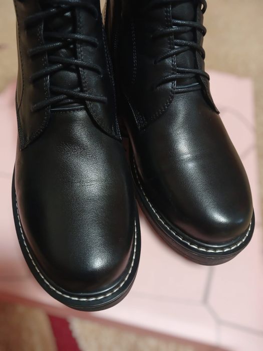 Продам сапоги и ботинки.