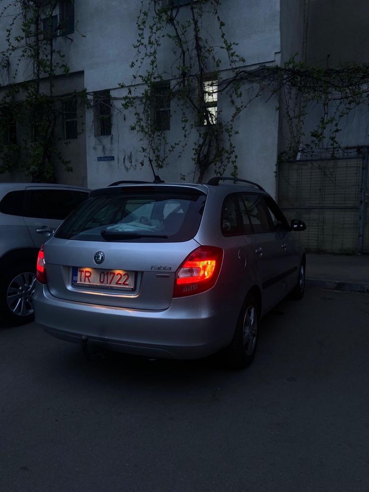 Vând Skoda Fabia 2 combi