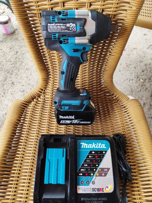 Pistol impact Makita DTW 700 nou
