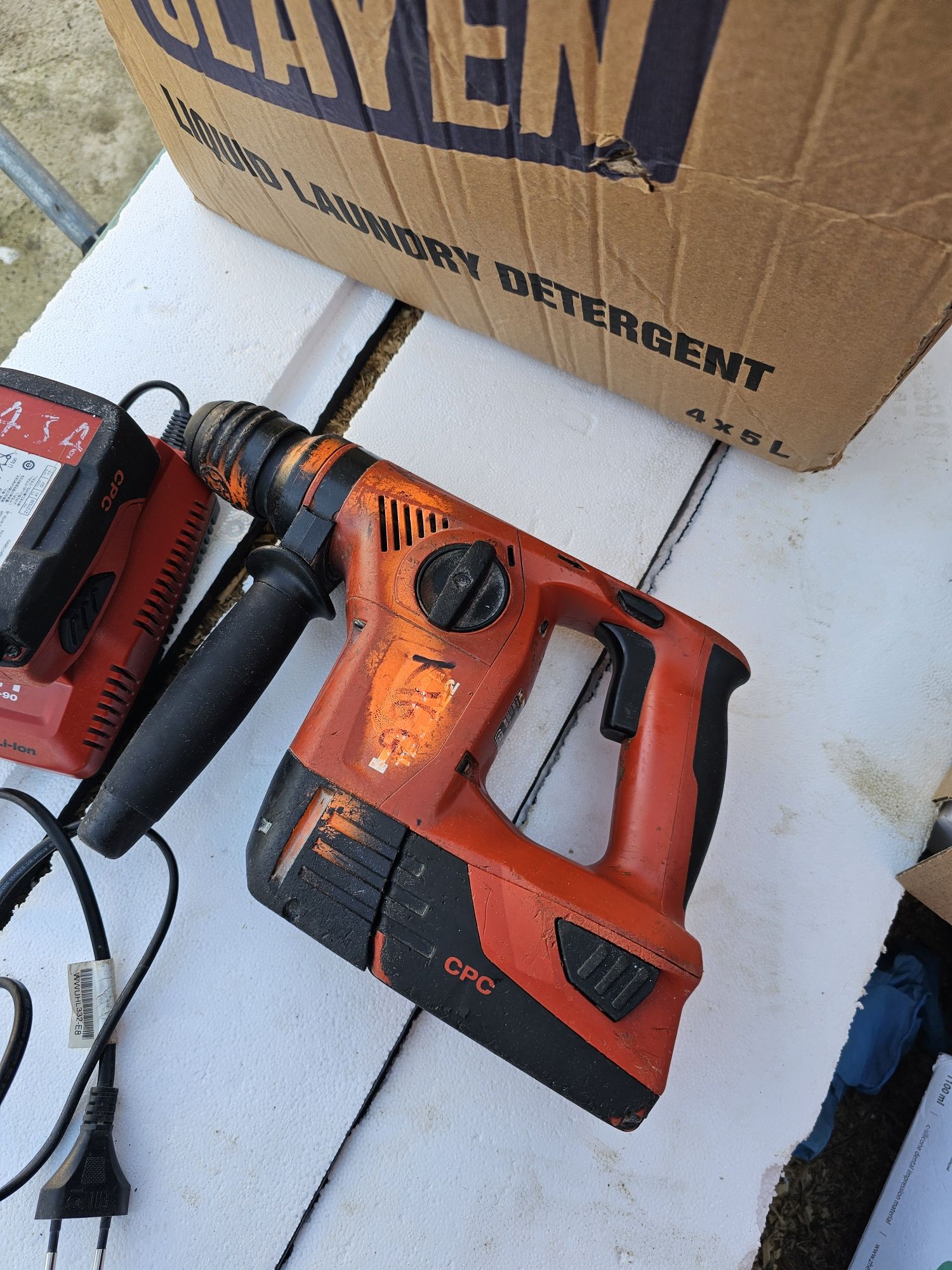 Rotopercutorul Hilti TE 4A22
