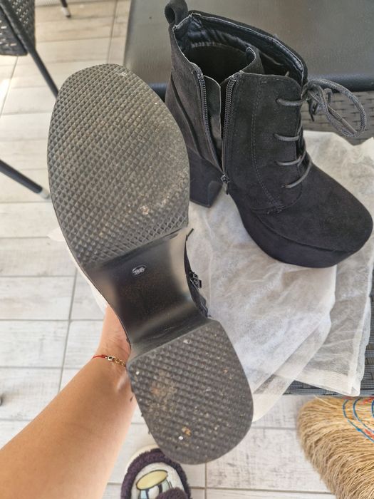 Уникални зимни дамски черни боти на ток 38 и 39 н