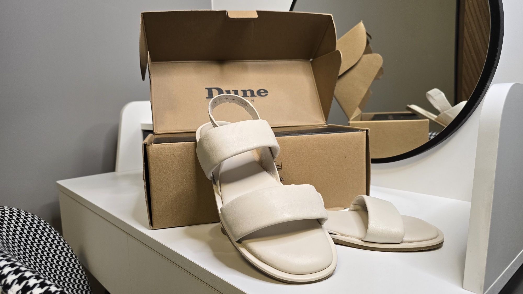 Кожени сандали Dune London