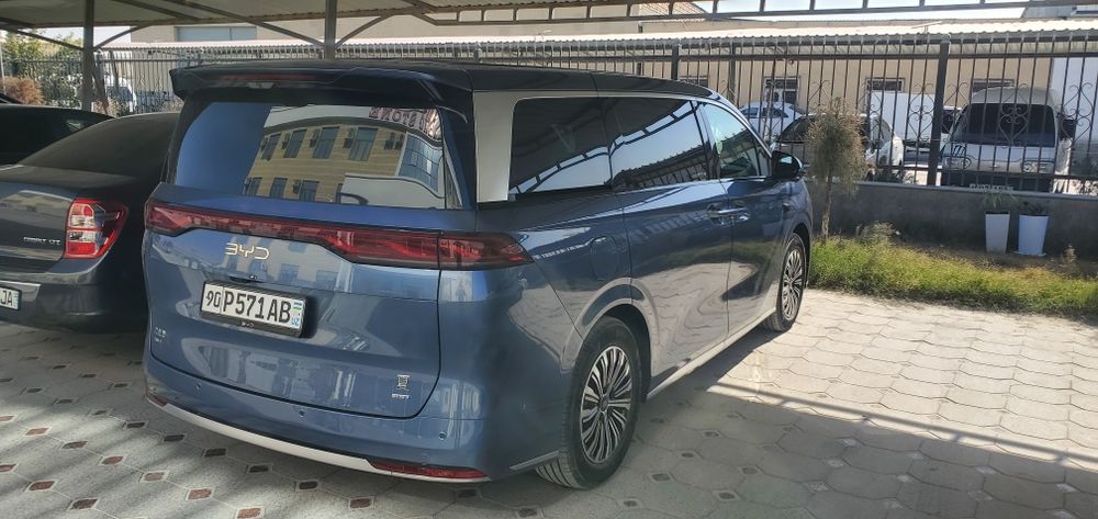 BYD XIA miniven srochna sotiladi