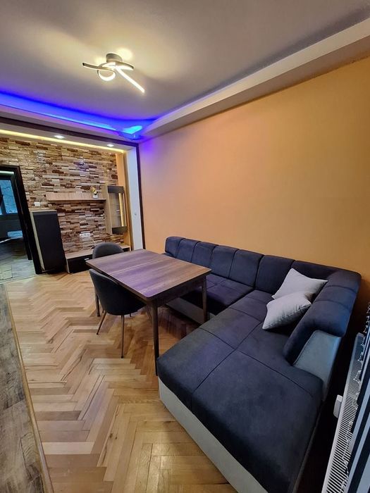 Продава се Тристаен апартамент в София, Свобода - 60 кв.м за 2549 €/кв.м - Снимка #2