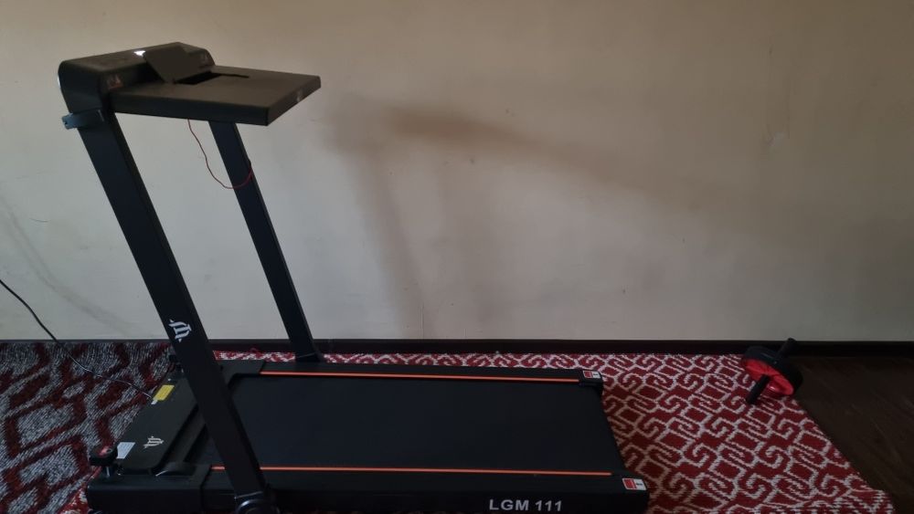 Begavoy Darojka. Беговой дорожка.  Беговой дарожка.  Yugurish yo'lak