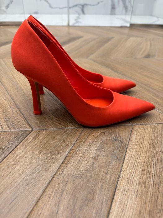 Обувки с ток Zara
