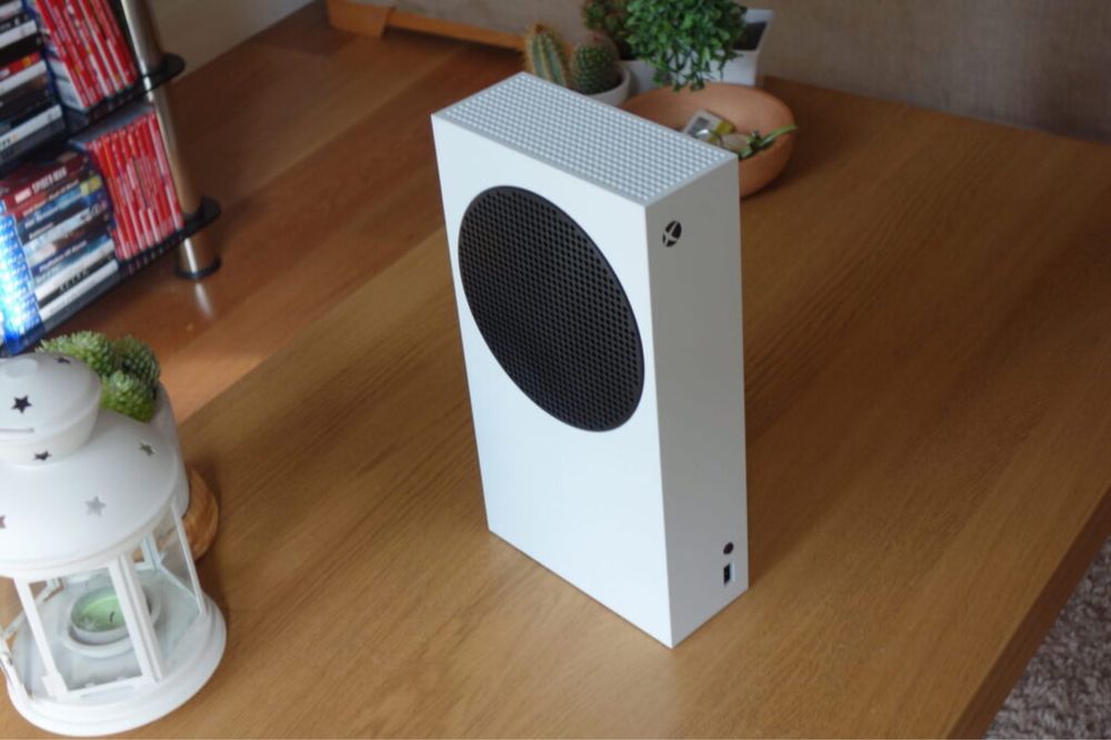 Xbox Series S 512GB с джойстик и всички кабели
