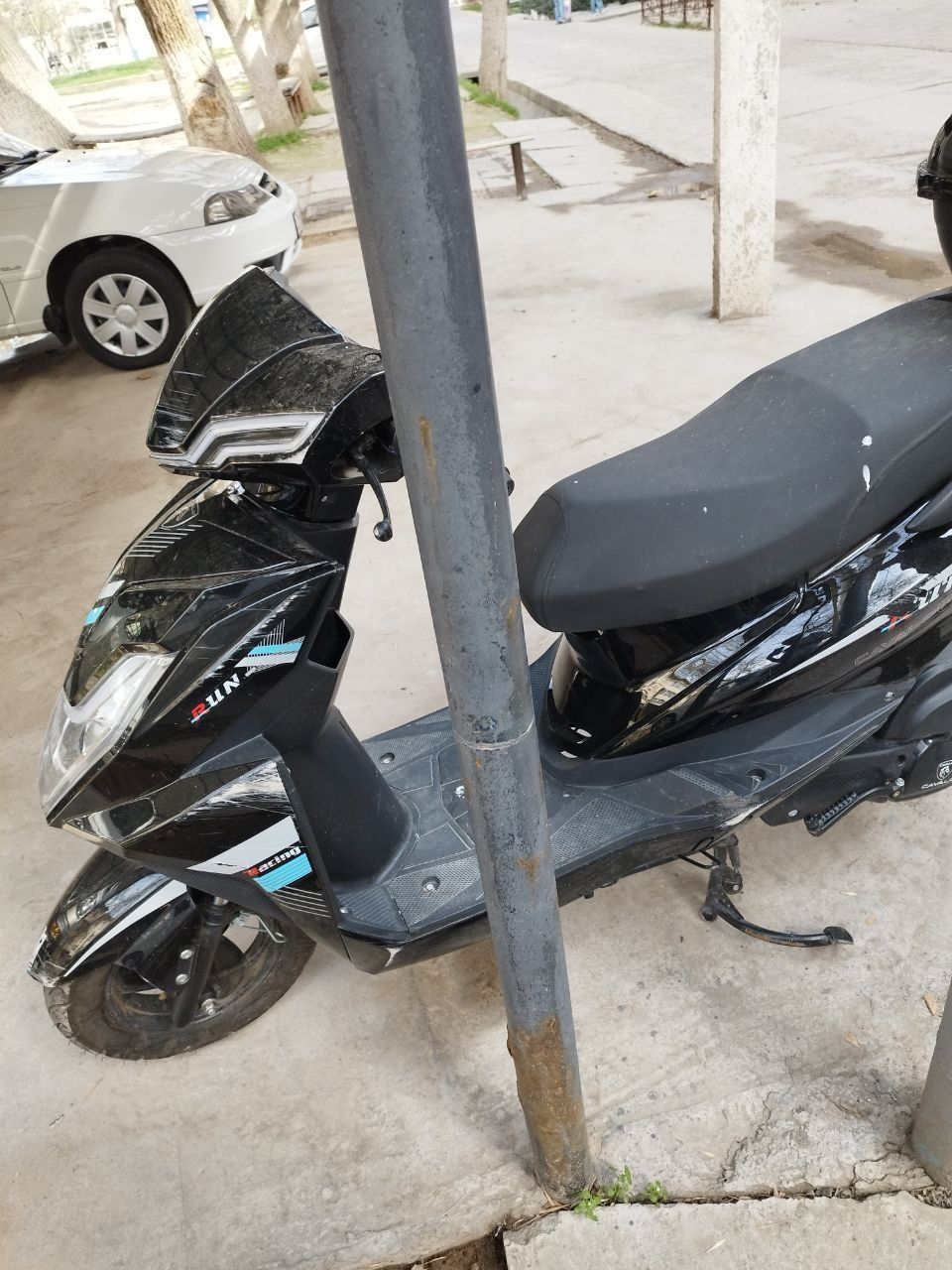 Sukuter 125 kubli bezni holati Yaxshi 100km 3L holati Yaxshi