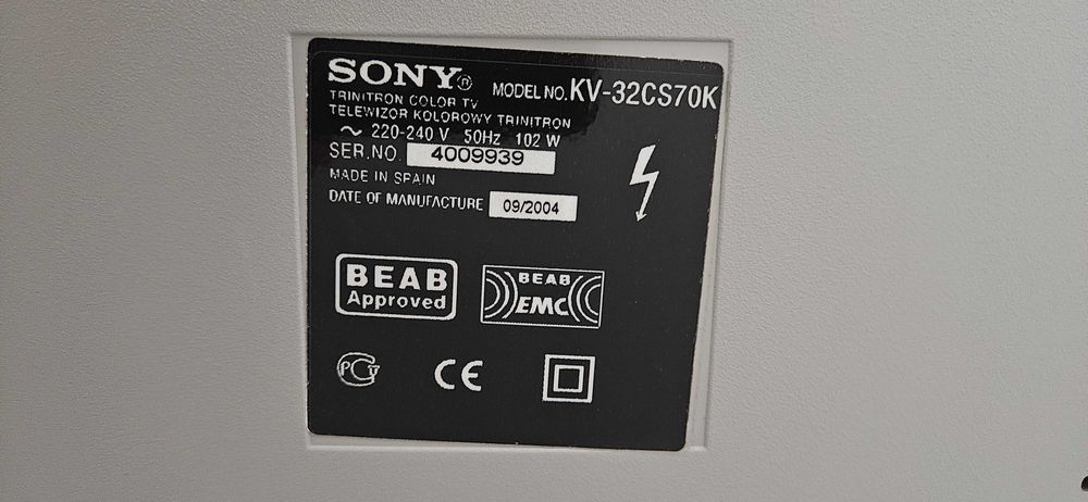 TV Sony CRT, diagonala 81 cm (32 inch).