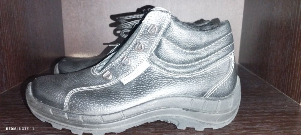 Продается кожаная ботинка