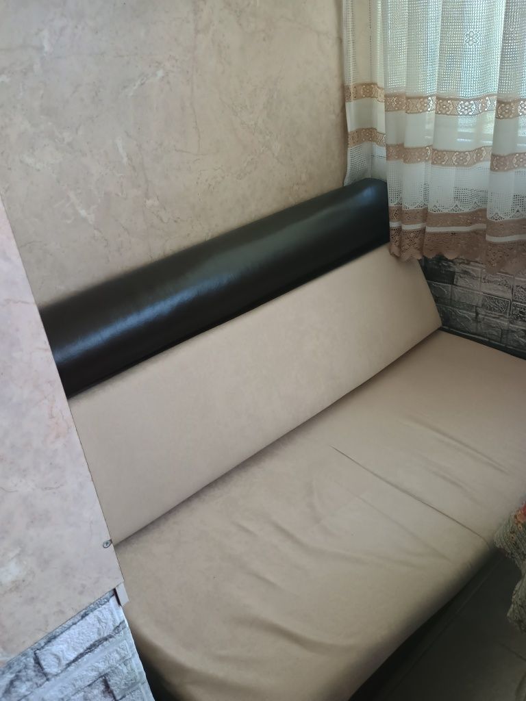 Мебели с БЕЗПЛАТЕН ТРАНСПОРТ ЗА ВАРНА- маса, ъглов диван, малък диван,