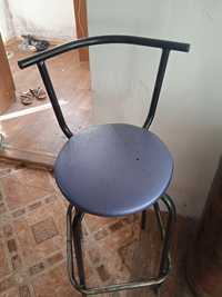 Продам барный стул синего цвета. Состояние нормальное . Цена 3000 тг