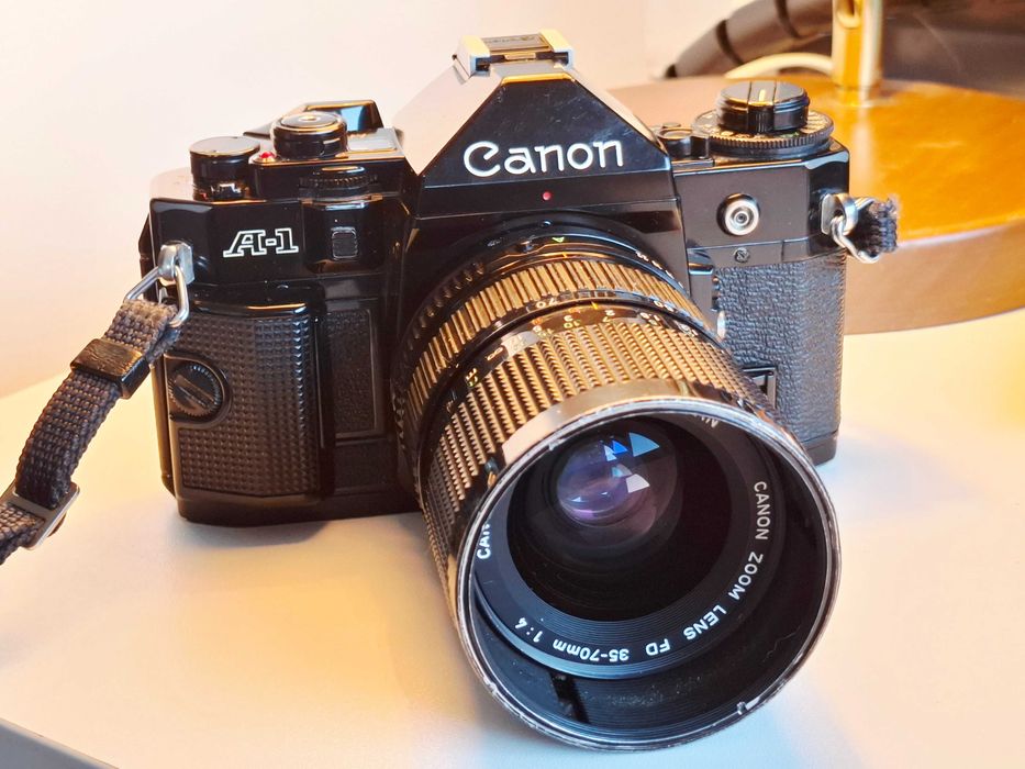 Aparat foto vintage Canon A1 SLR obiectiv Canon FD 35-70mm 1:4 35 mm