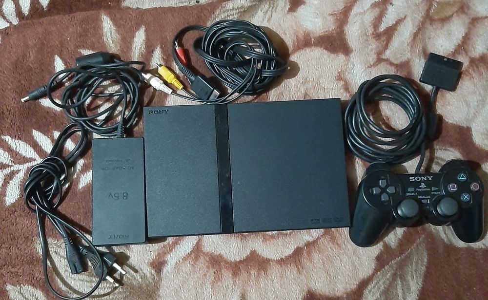 Vând PlayStation 2 slim complet în stare bună ps2