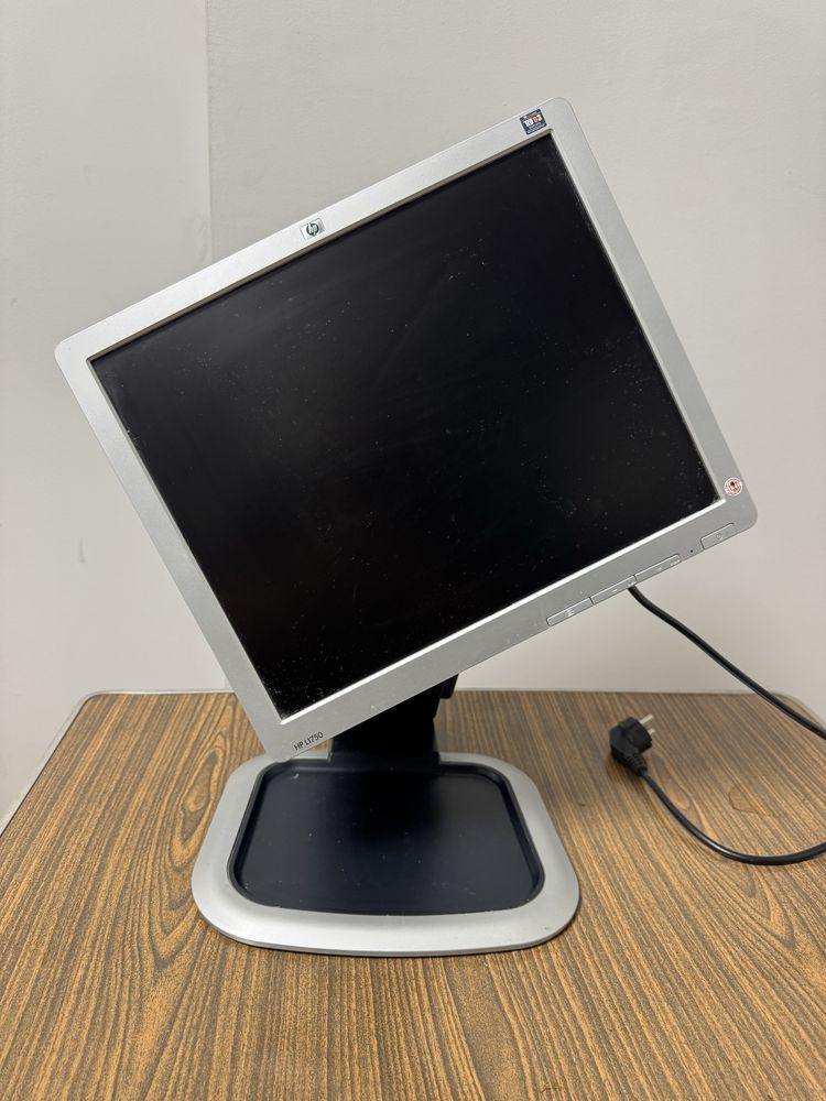 Монитор HP L1750