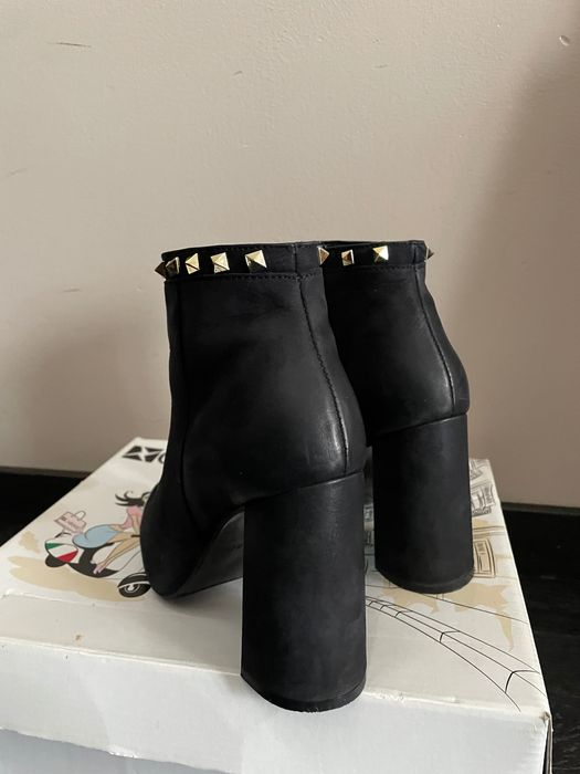 Елегантни боти Carinii