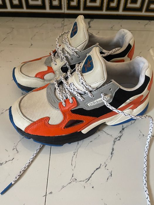 Vând Adidasi adidas