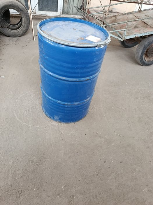 Срочно продам 200 л бочка