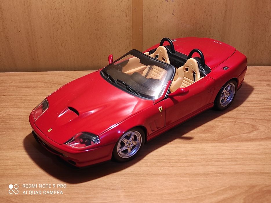 Ferrari 550 Barchetta (1999) / Hot Wheels 1:18.