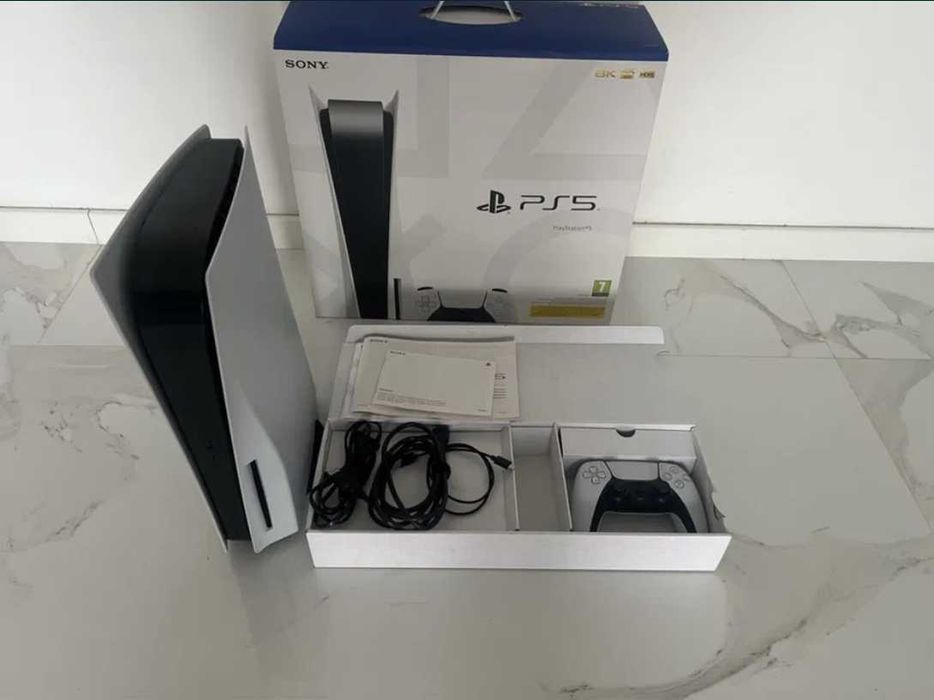PlayStation 5 (Disc версия) – отлично състояние!