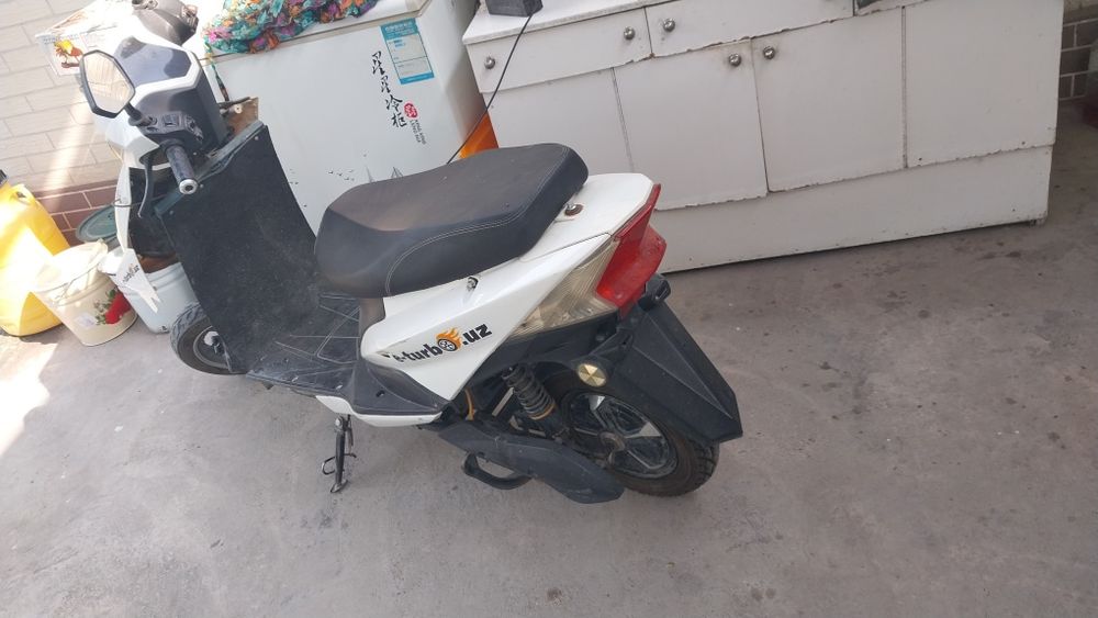 Скутер сотилади 3 млн сум манзил Наманган вилояти Поп шахри