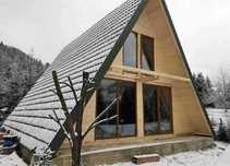 Case moderne pe structura metalica, cabane tip A frame si containere