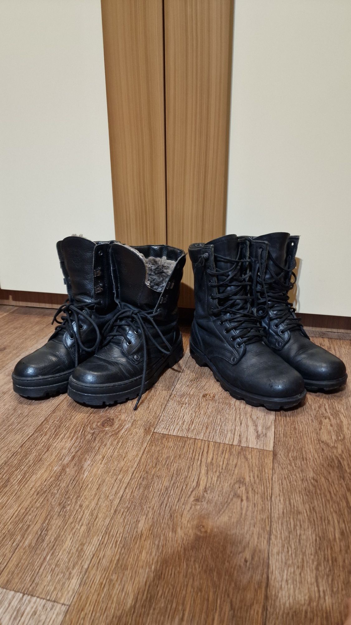 Продам берцы 2 пары 38 размера